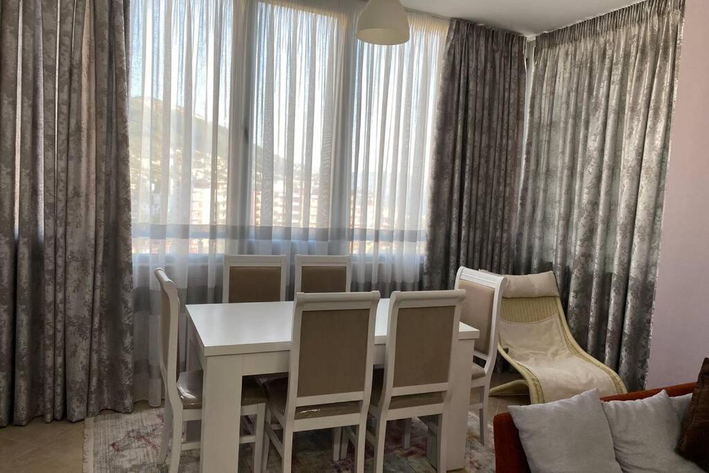 Sea Scape Apartment Vlorë Екстериор снимка