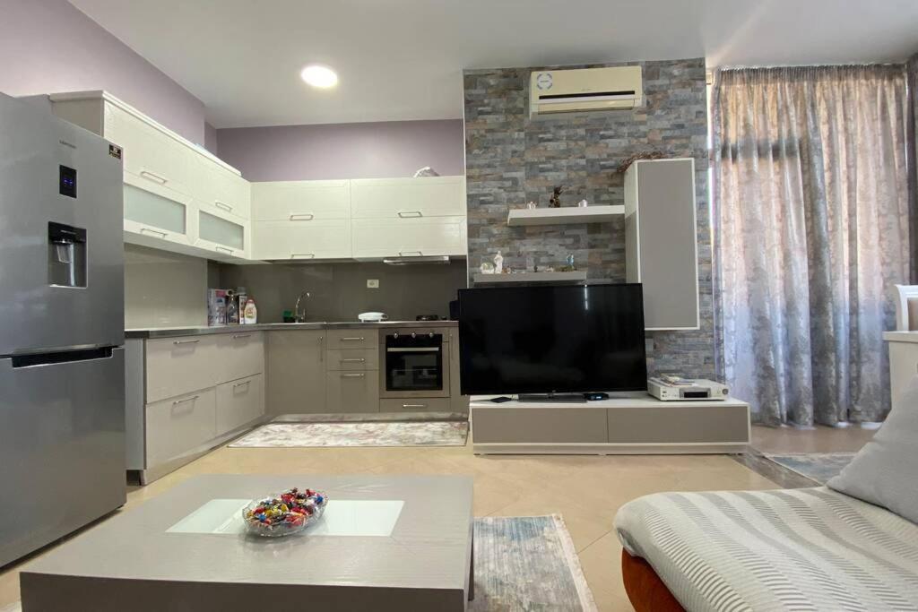 Sea Scape Apartment Vlorë Екстериор снимка